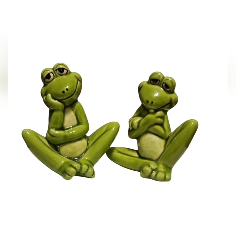 Whimsical Green Frog Salt & Pepper Shakers Japan